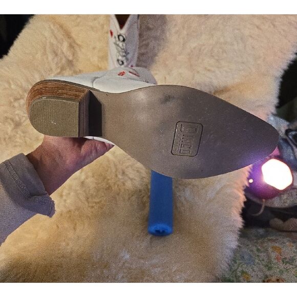 Dingo White Heeled Boots with Red and Black Design - Picture 11 of 11